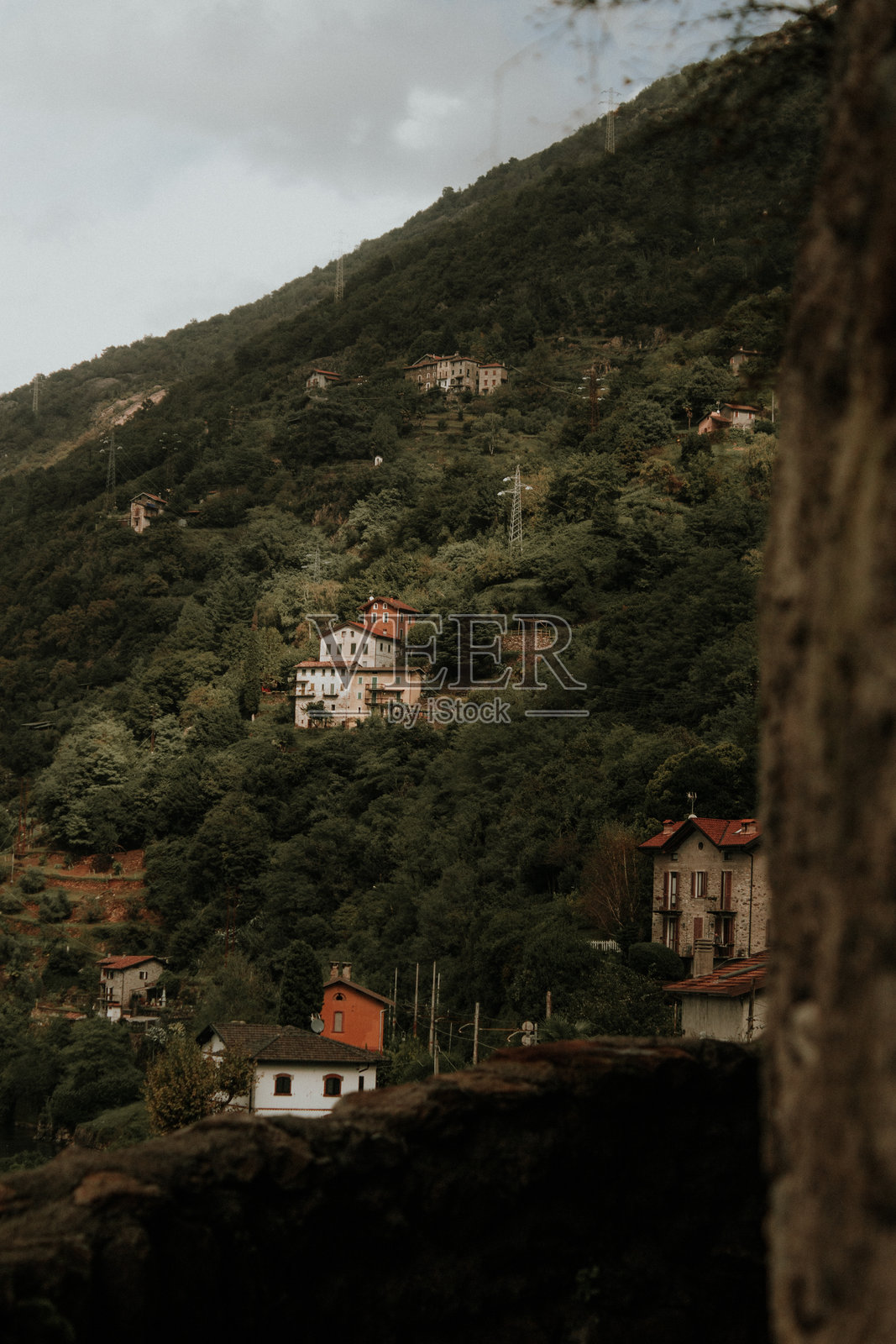 山上的房屋照片摄影图片