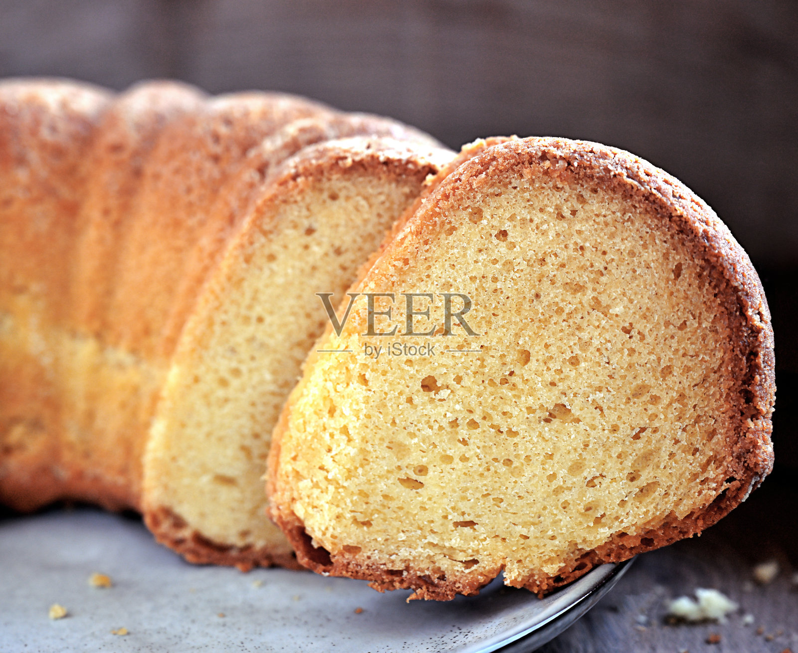 湿润美味的圆环蛋糕切片特写照片摄影图片