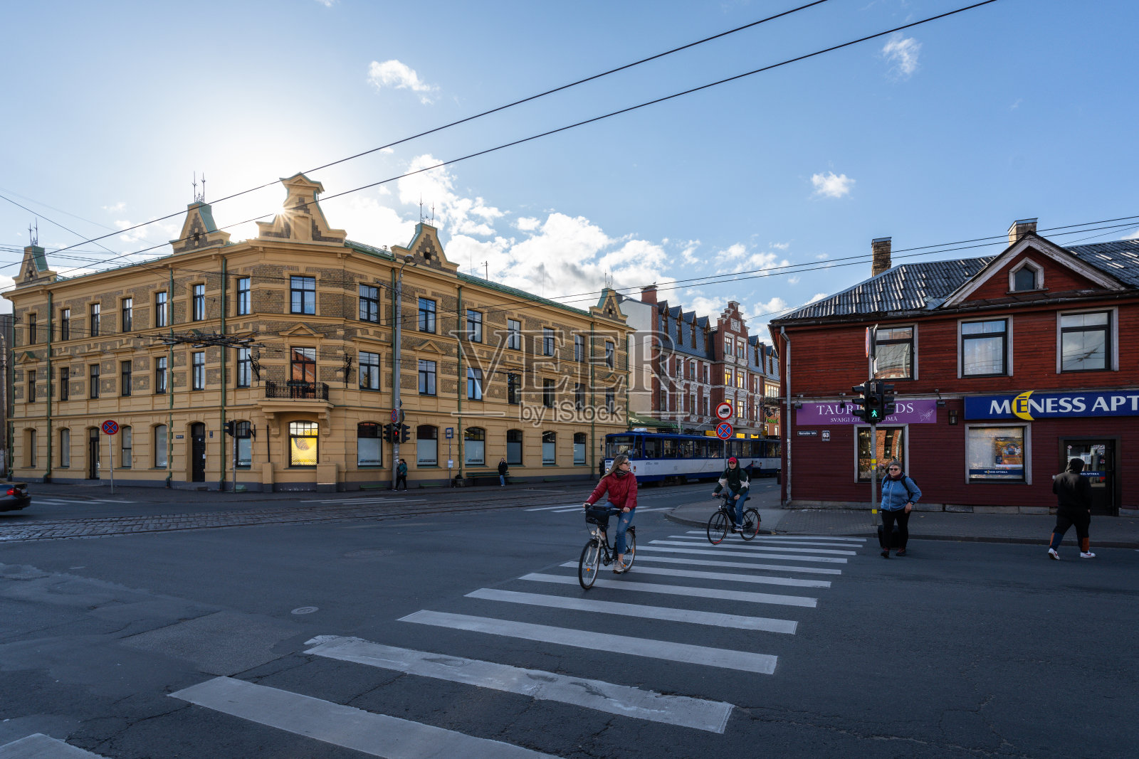 里加阿根斯卡尔恩斯市场附近的街道照片摄影图片