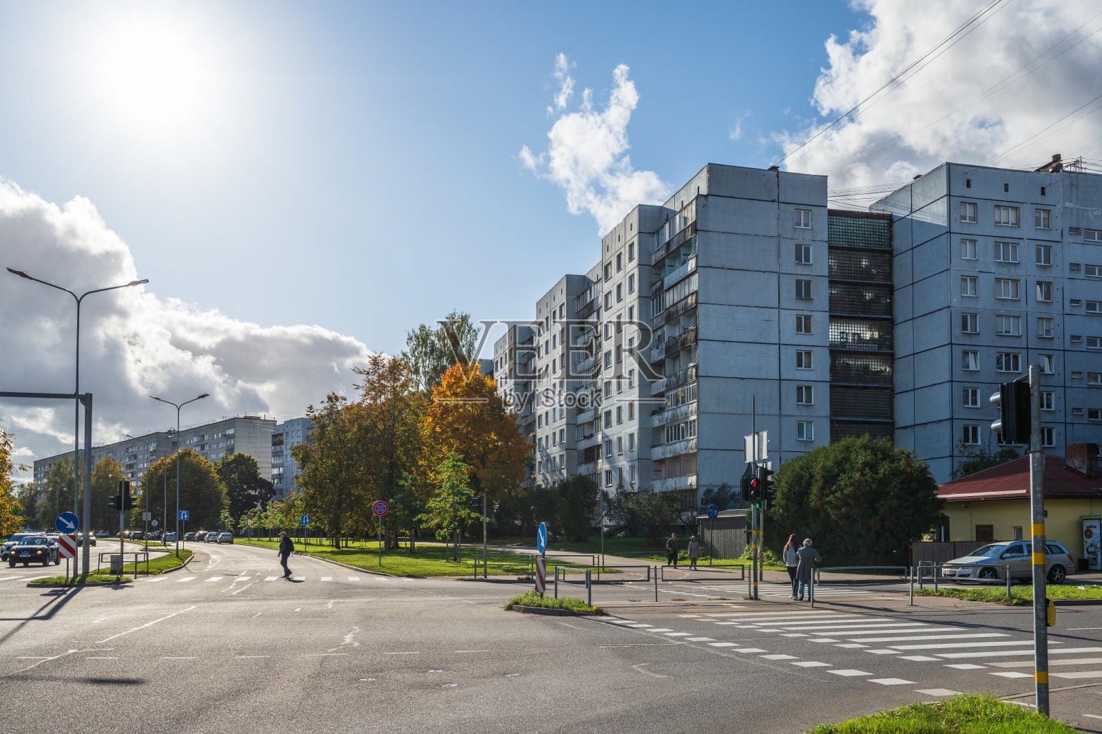 秋季的伊曼塔住宅区:安宁穆扎斯大道照片摄影图片