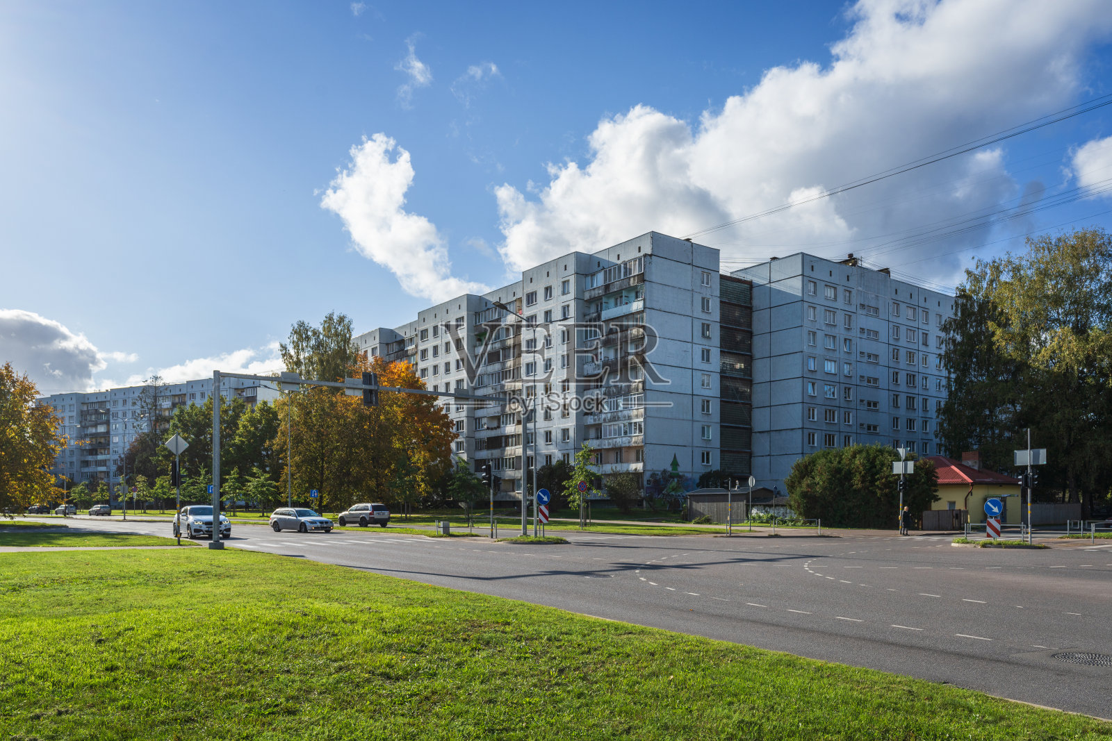 秋季的伊曼塔住宅区：安宁穆扎斯大道照片摄影图片