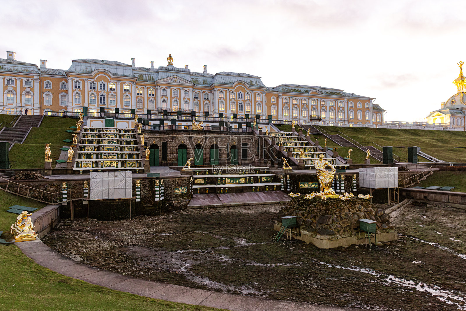 彼得霍夫：俄罗斯“凡尔赛宫”的大宫殿和花园照片摄影图片