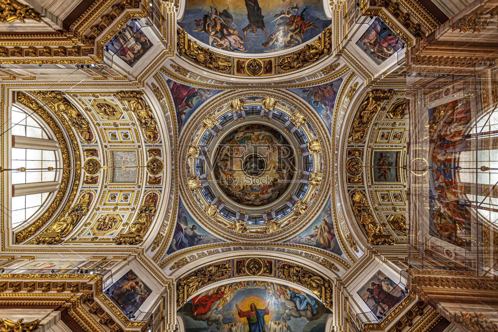 圣彼得堡圣以撒大教堂的内部穹顶照片摄影图片