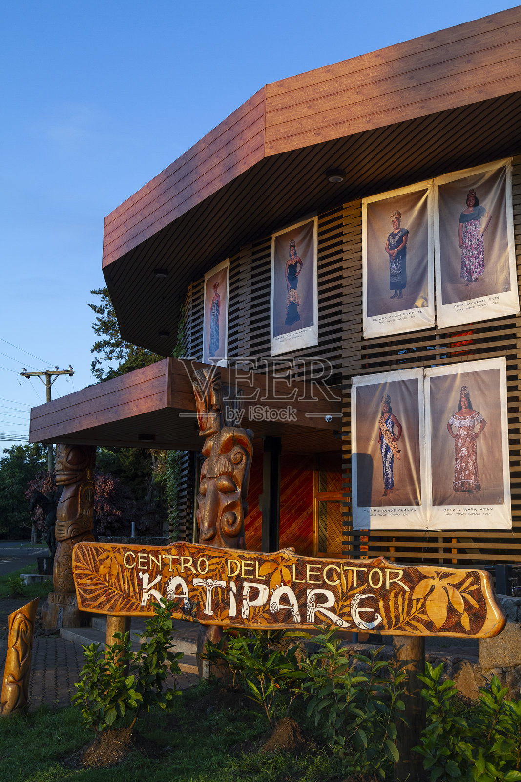 拉帕努伊的Centro Lector / Lector Center «Santiago Katipare Pakarati»的全景风景。照片摄影图片