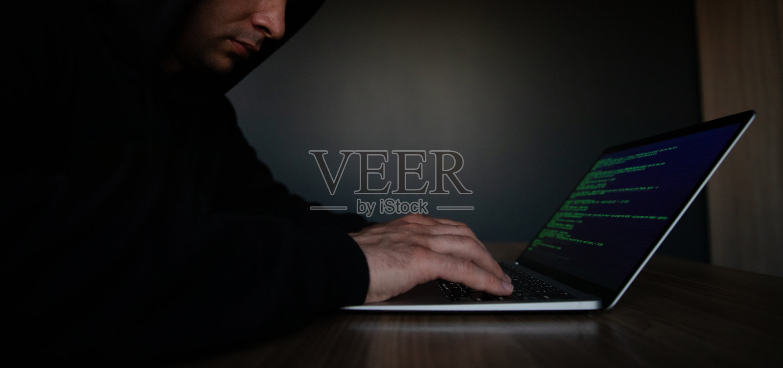 神秘黑客：黑暗中的代码与技术照片摄影图片