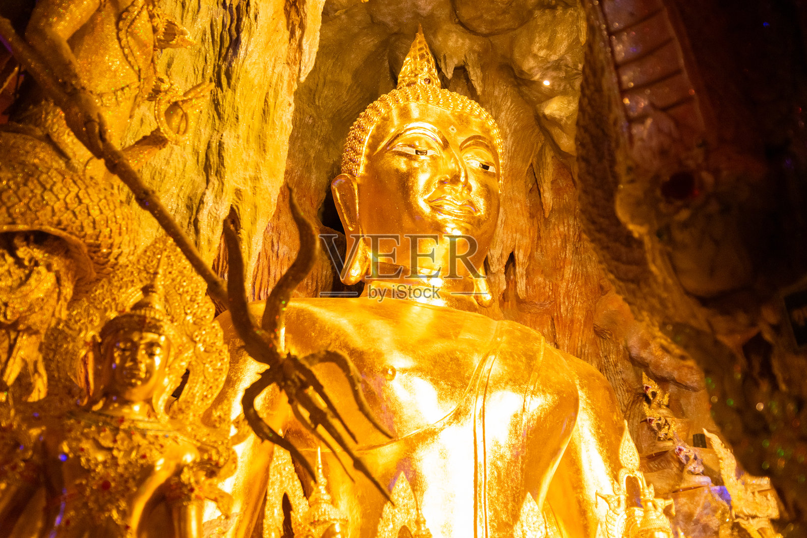佛教金色佛像照片摄影图片