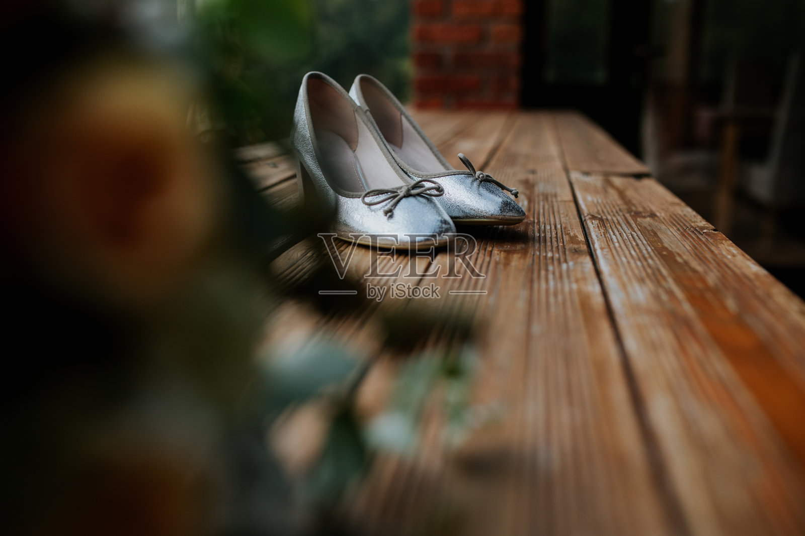 一双优雅的婚鞋照片摄影图片