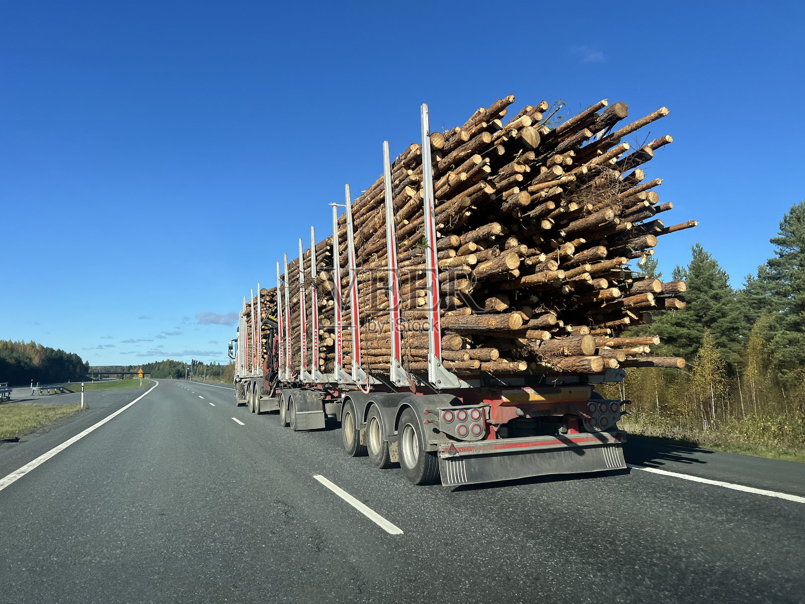 芬兰木材运输卡车照片摄影图片