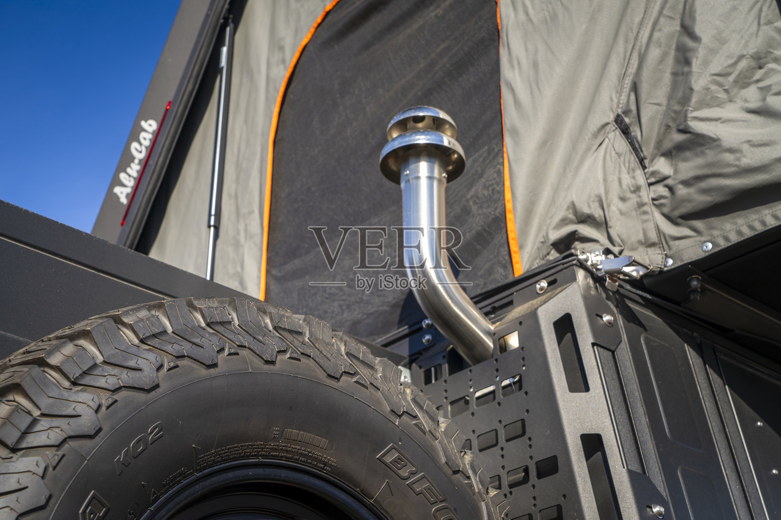 迪金森纽波特丙烷加热器安装在卡车露营车内。照片摄影图片