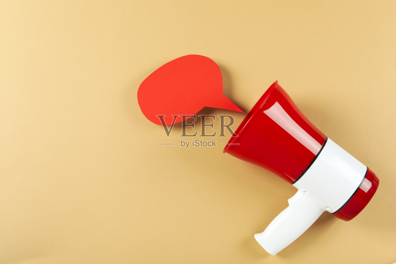 带有扩音器的重要公告概念，带文本空间照片摄影图片