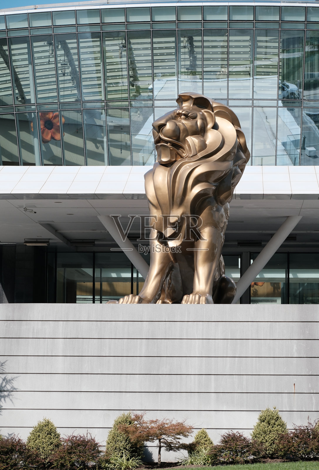 马里兰州国家港口美高梅酒店和赌场前的狮子雕像照片摄影图片