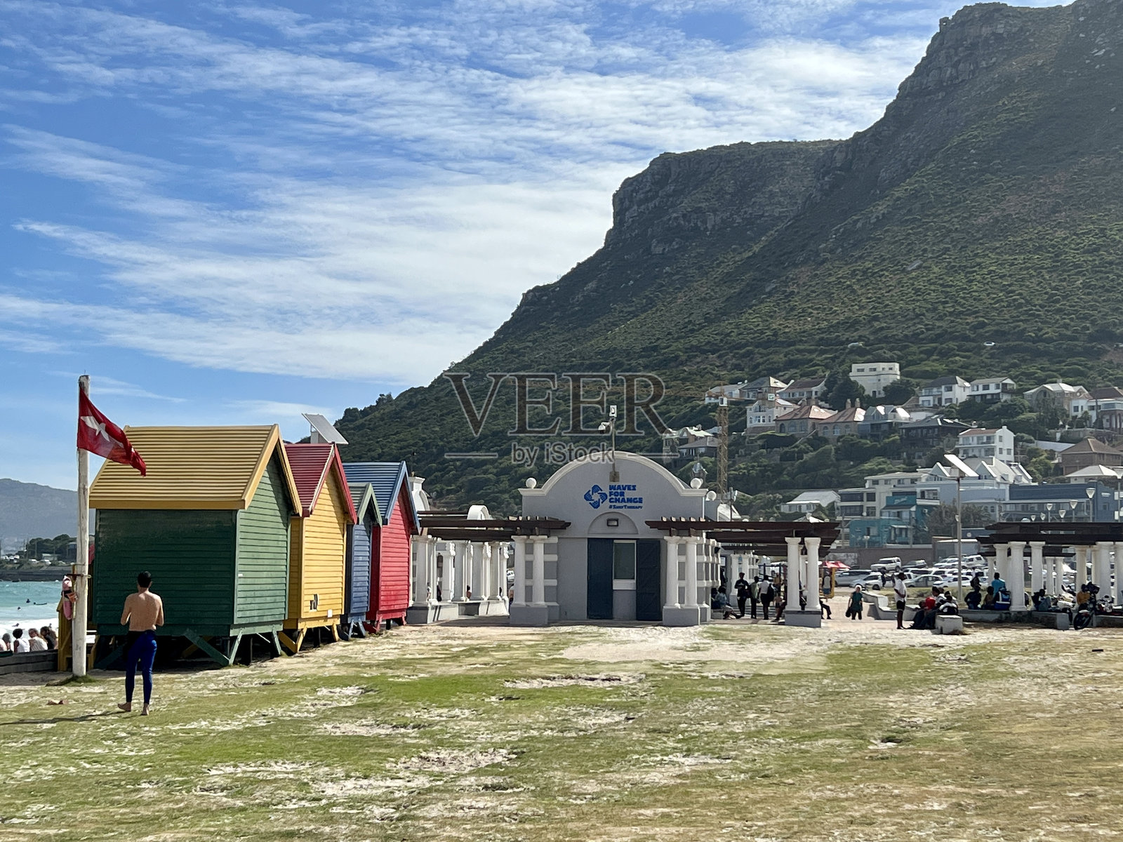 南非穆岑堡海滩上的彩色海滩小屋照片摄影图片