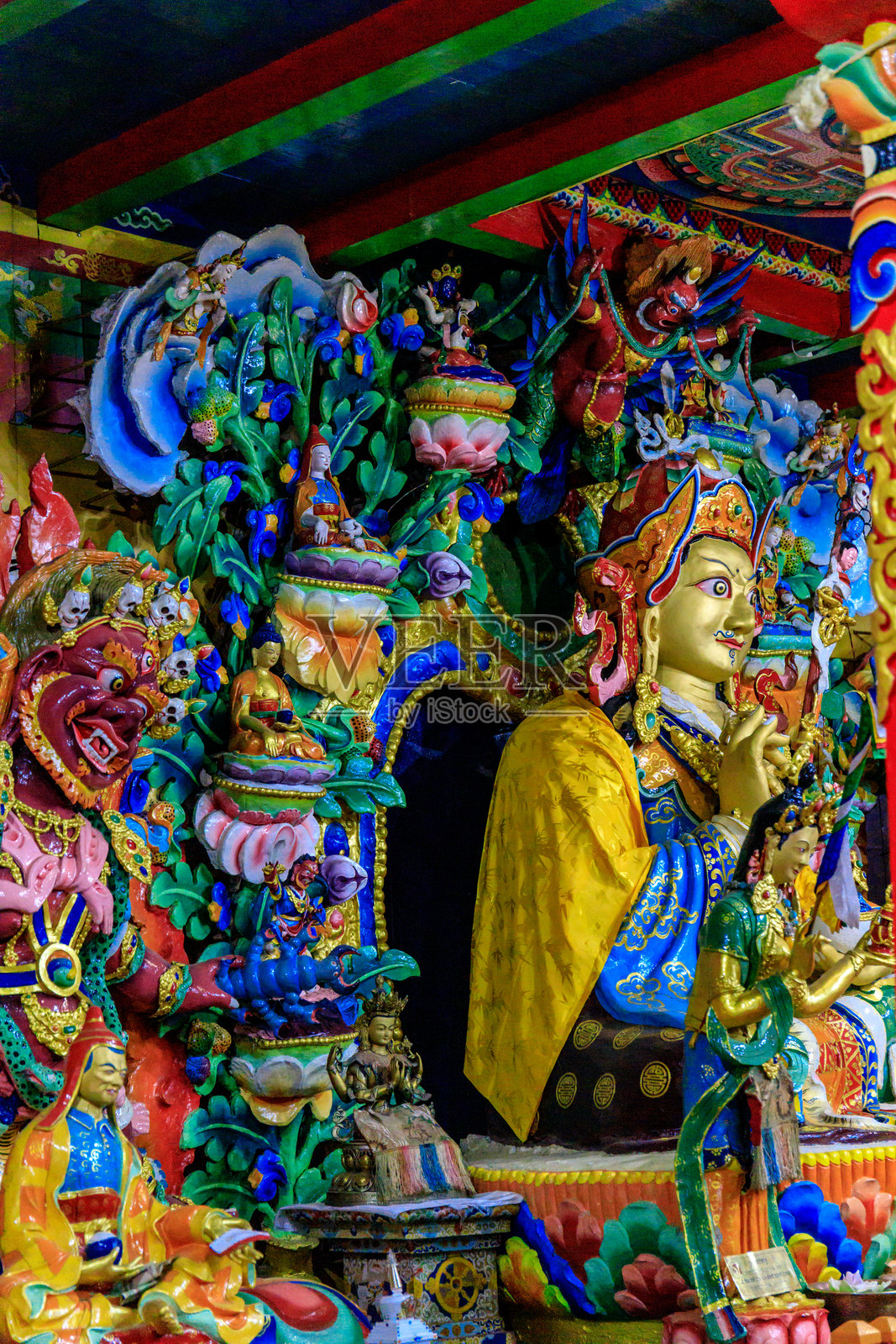 尼泊尔的佛教寺庙雕像和装饰照片摄影图片
