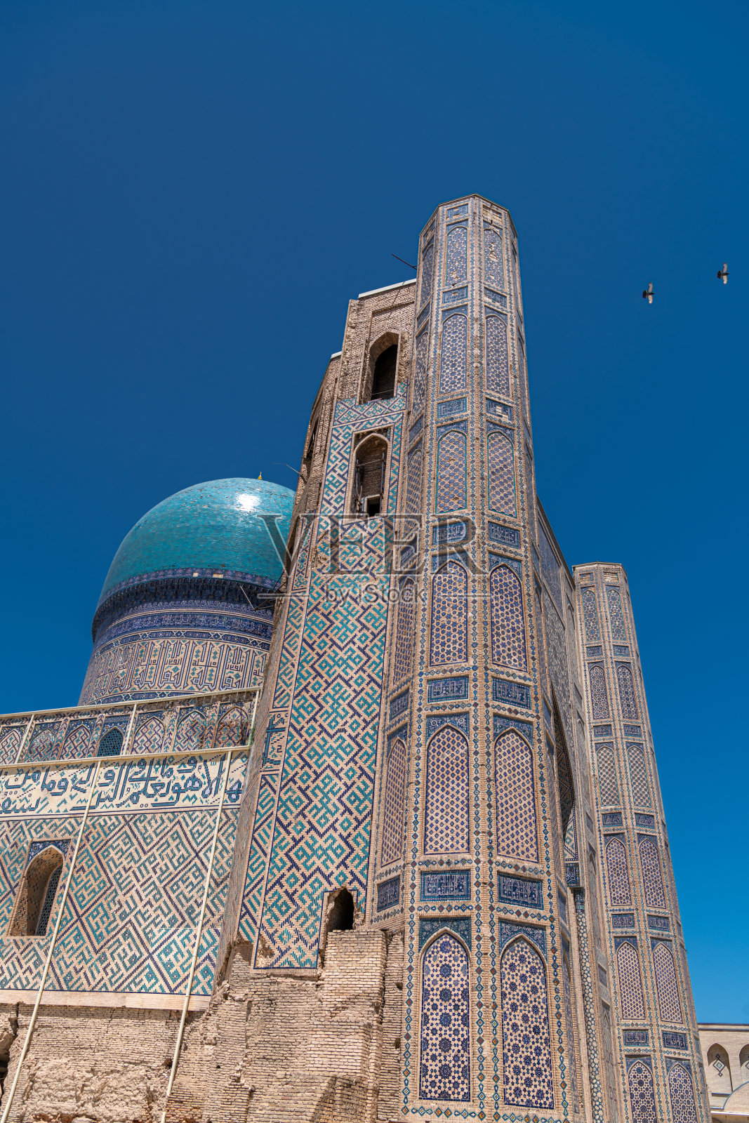 乌兹别克斯坦撒马尔罕比比哈尼姆清真寺美丽的墙壁和圆顶照片摄影图片
