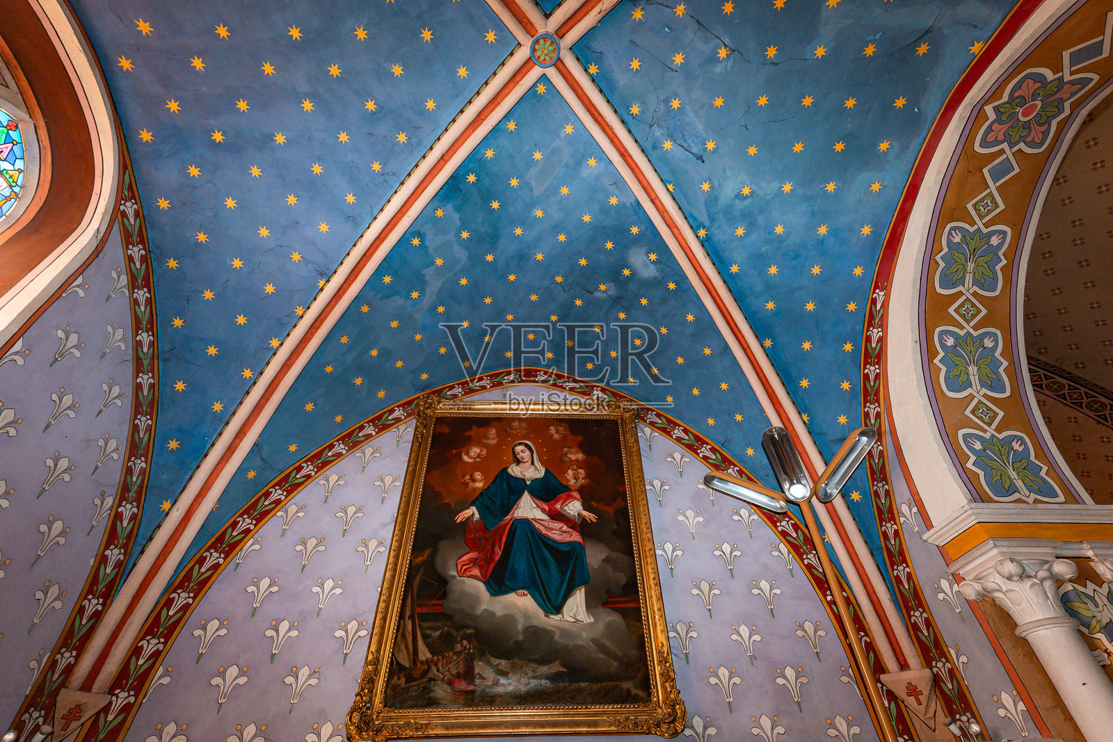 法国加尔省艾盖兹圣罗奇教堂照片摄影图片