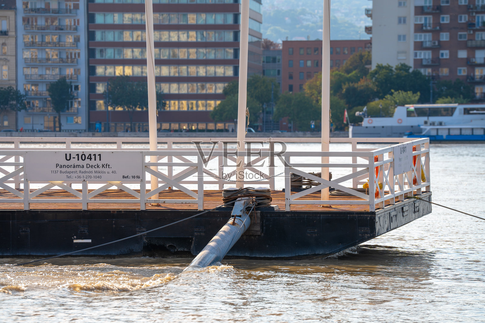 被洪水淹没的全景甲板照片摄影图片