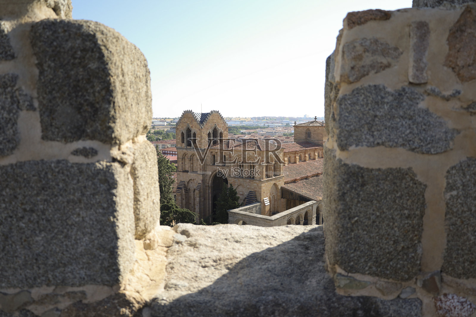 阿维拉市老城区的圣维森特教堂照片摄影图片