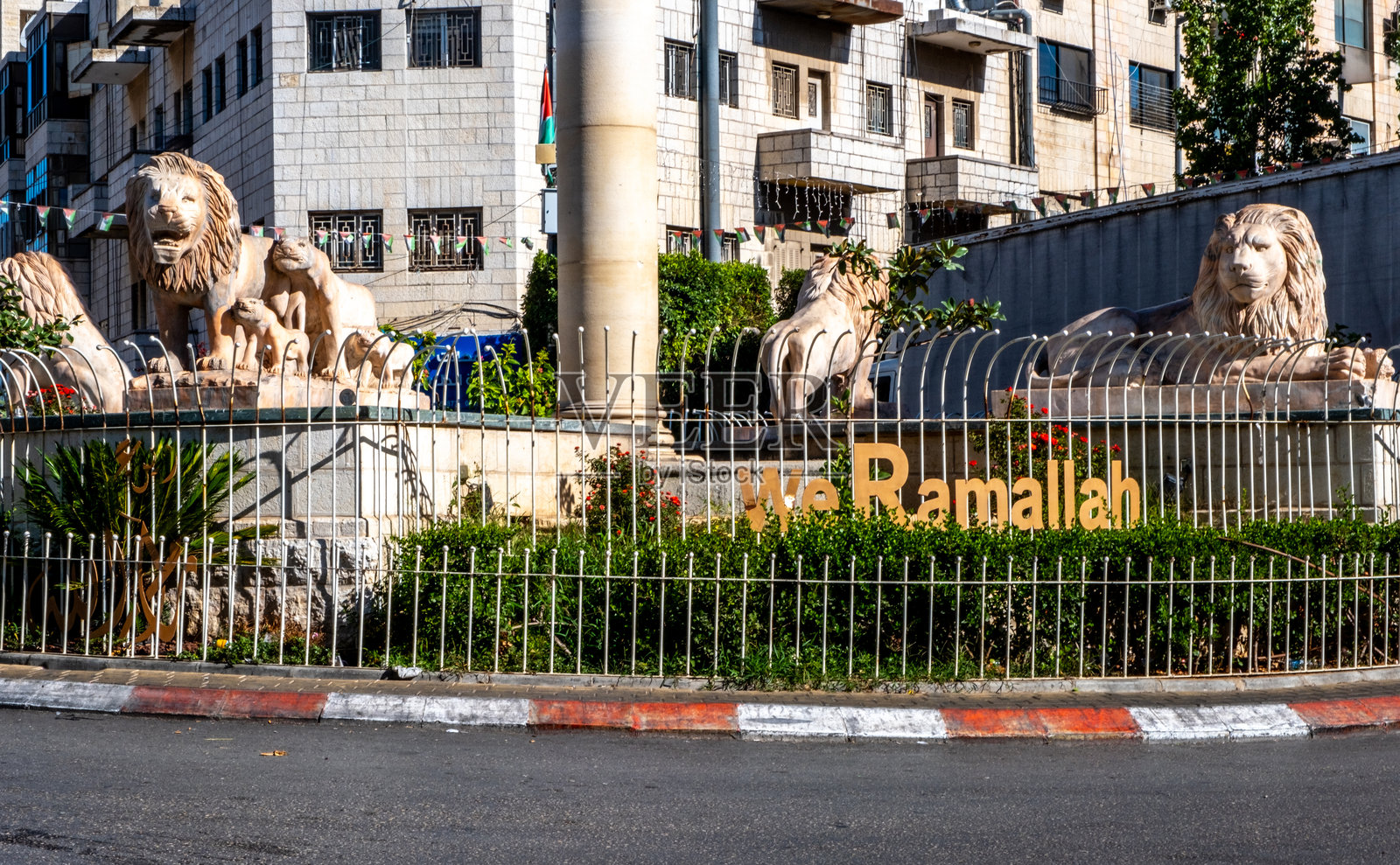 拉马拉市中心区的Al Manara广场照片摄影图片