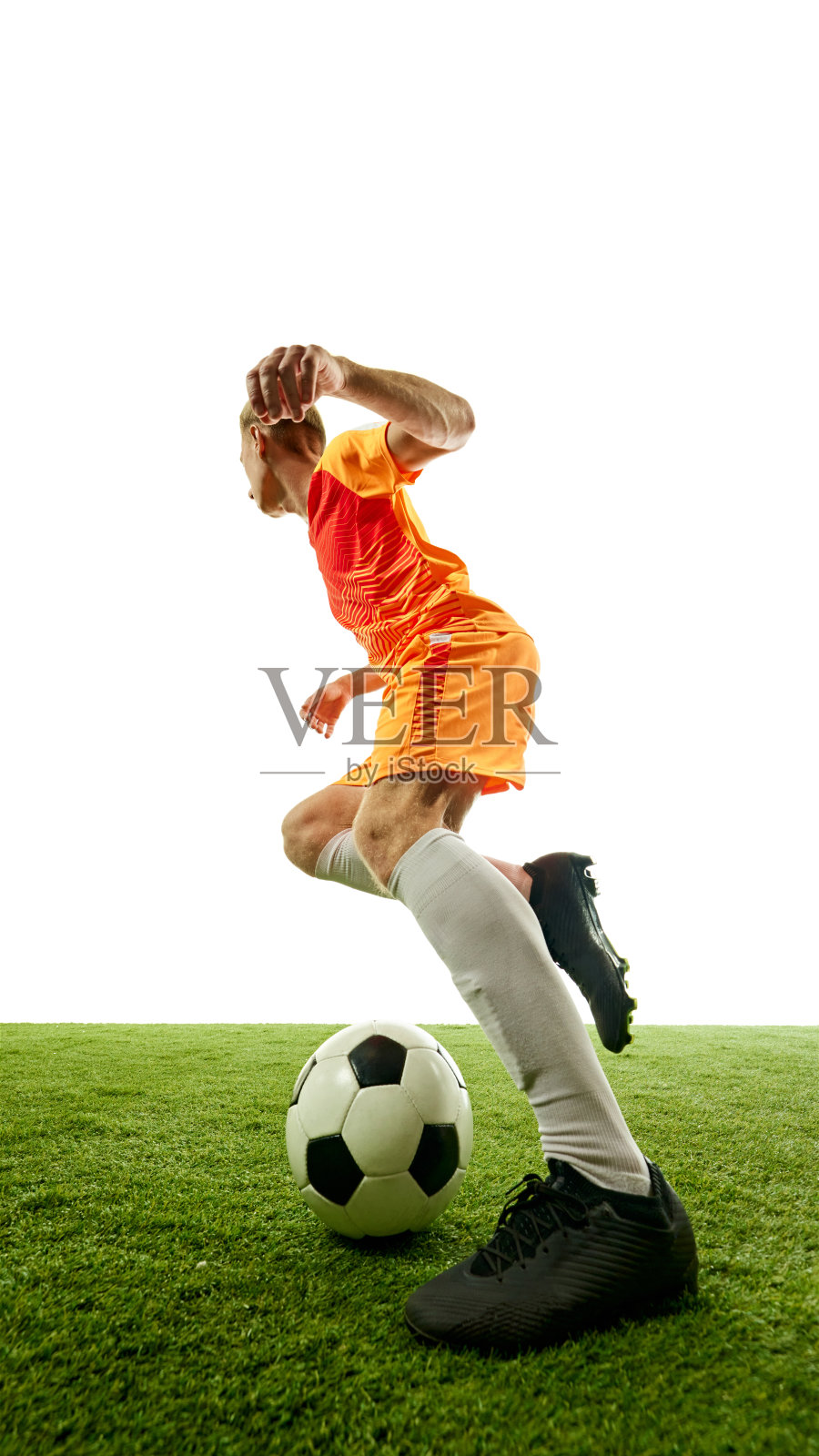 足球运动员冲刺带球照片摄影图片