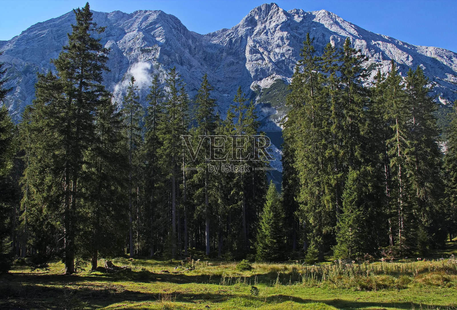 奥地利蒂罗尔州莱乌塔施的盖斯塔尔山全景照片摄影图片