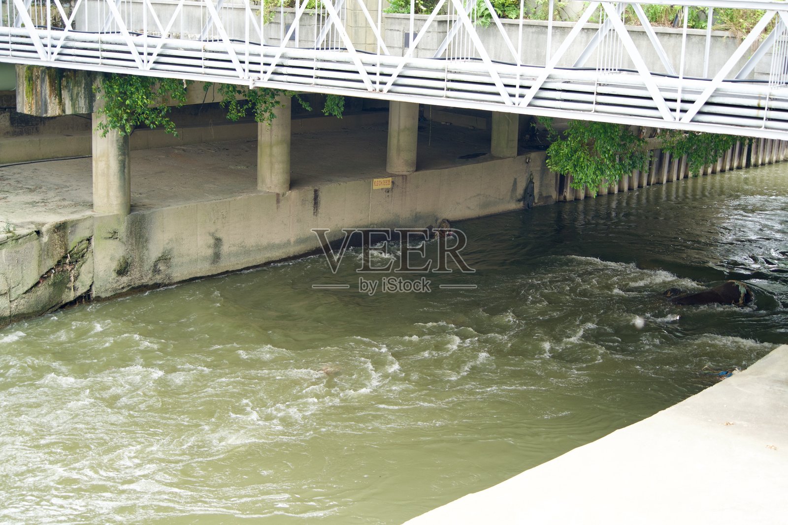 吉隆坡市流经的河流风景照片摄影图片