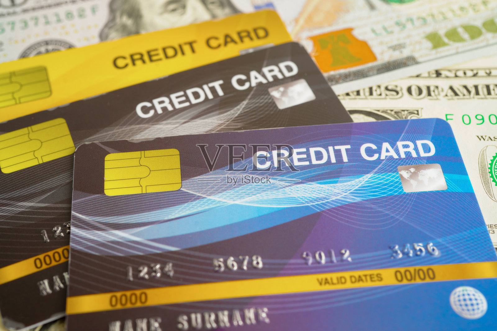 信用卡与美元钞票，金融经济交易在线购物业务。照片摄影图片