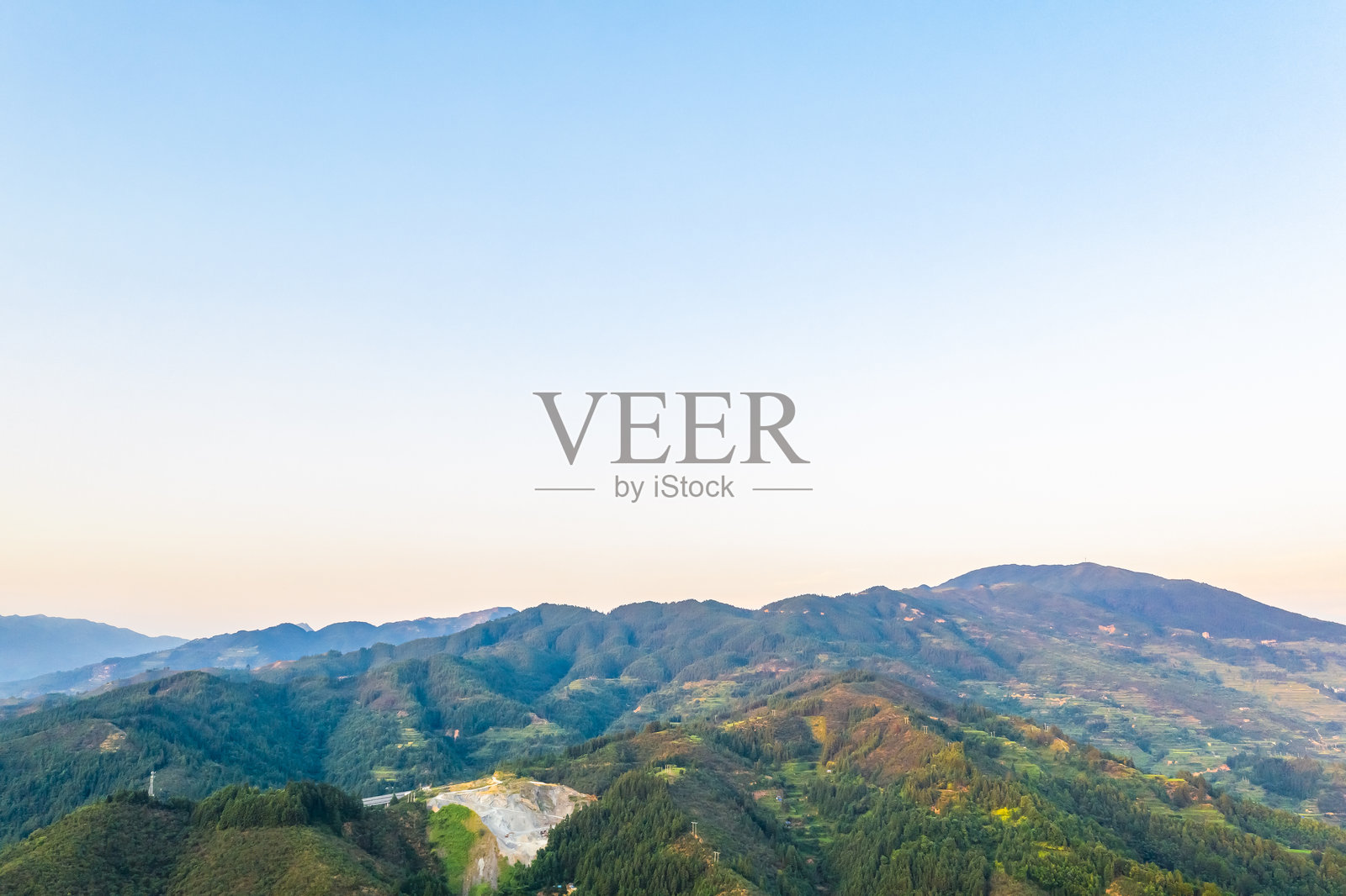 中国贵州肇兴侗寨山脉风光照片摄影图片