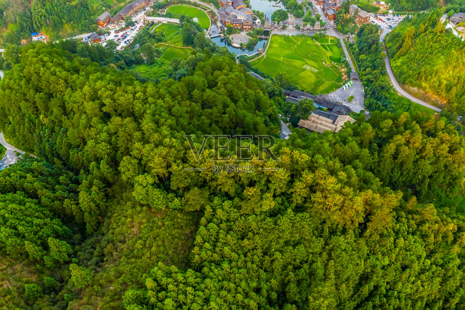 中国的山脉、森林海洋，贵州，肇兴侗寨，亚洲。照片摄影图片