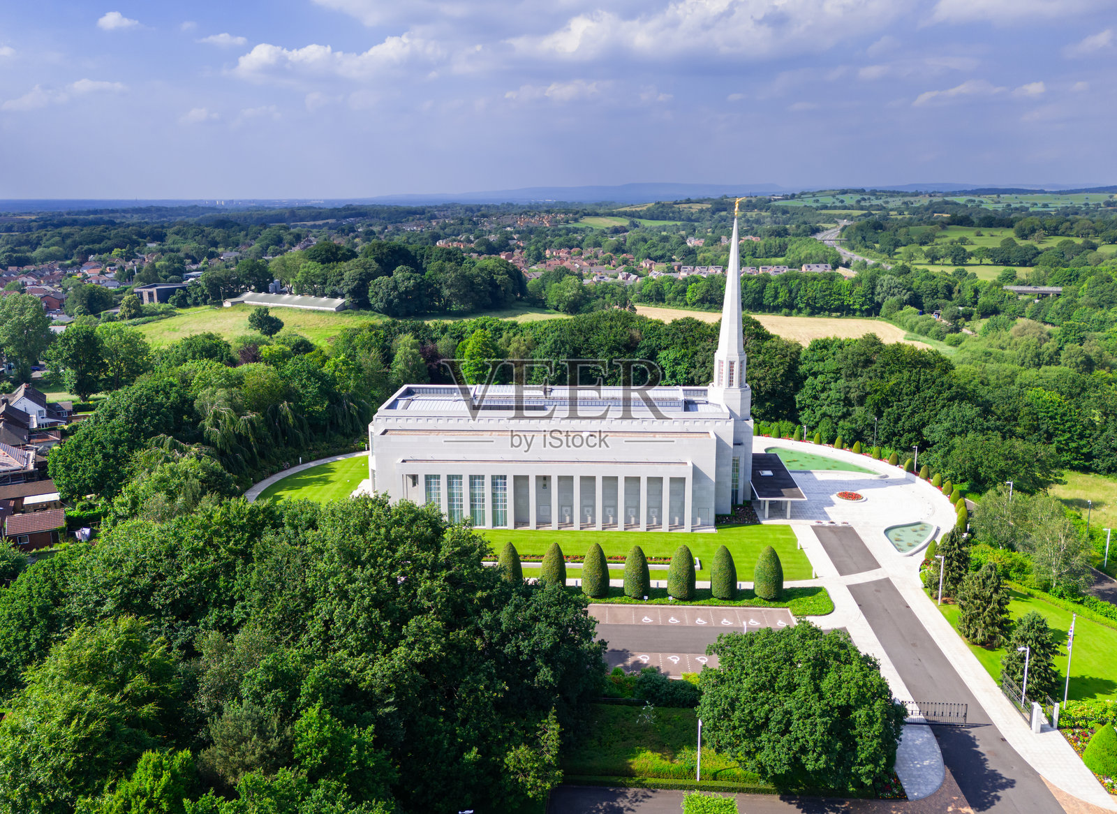 普雷斯顿英格兰末日圣徒教会教堂，英国兰开夏郡乔利高空鸟瞰照片摄影图片