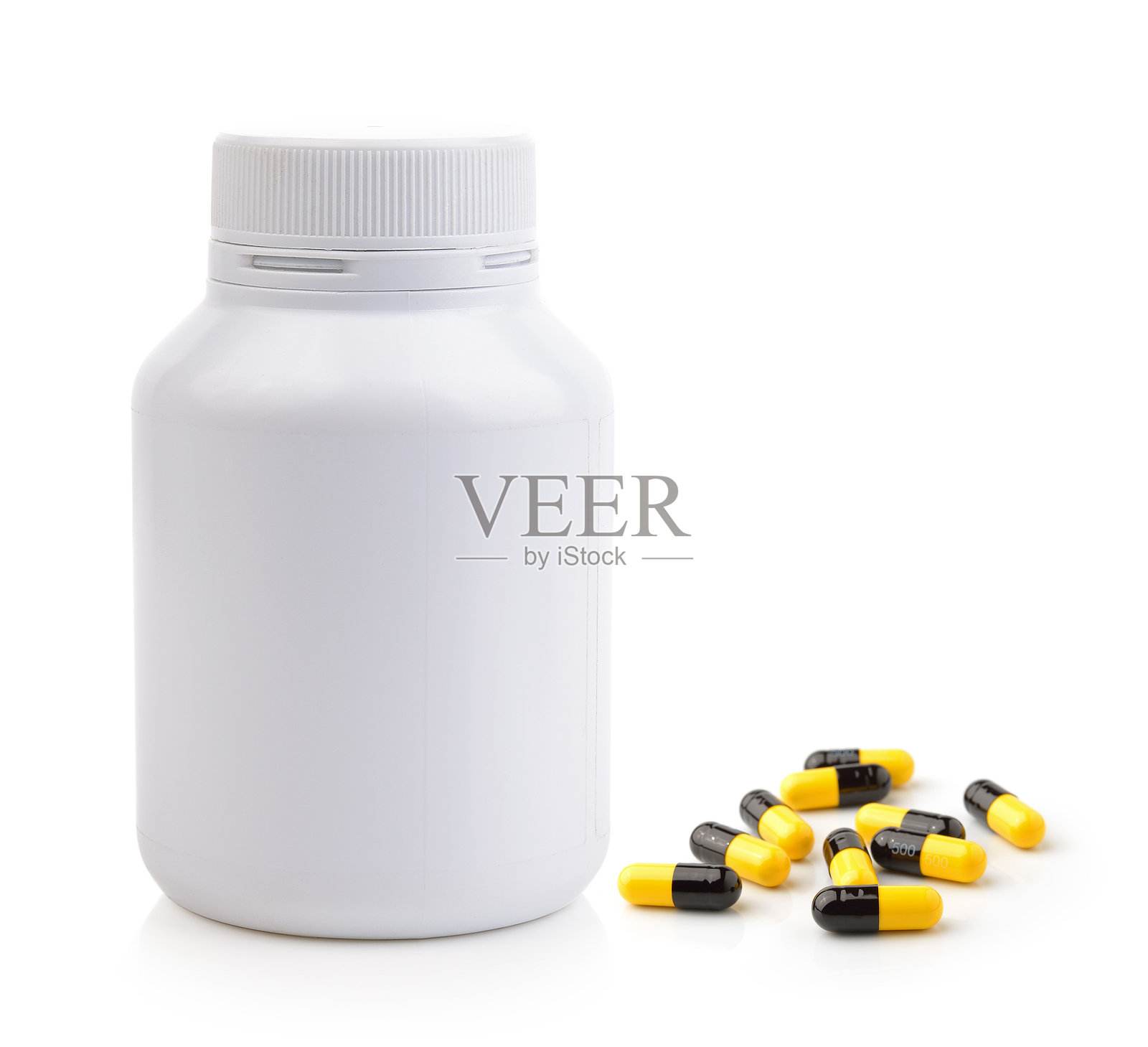 白色背景上的瓶装药物特写照片摄影图片