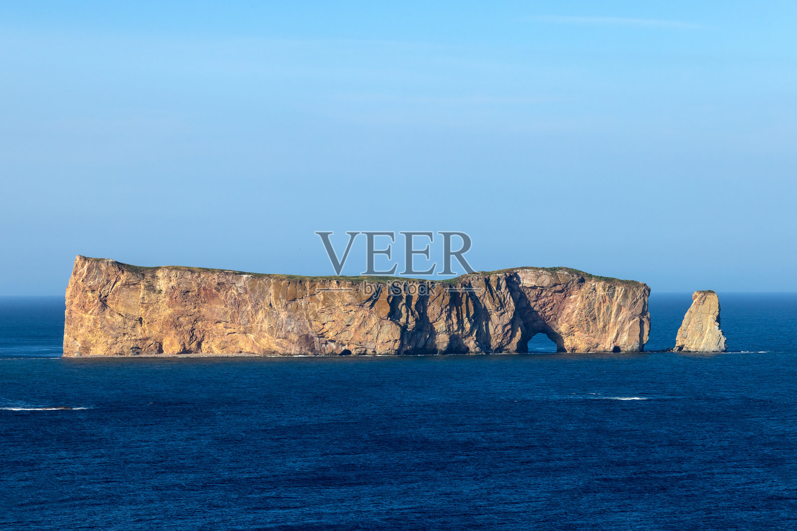 在加拿大魁北克省佩尔塞市的佩尔塞岩石日落时分照片摄影图片