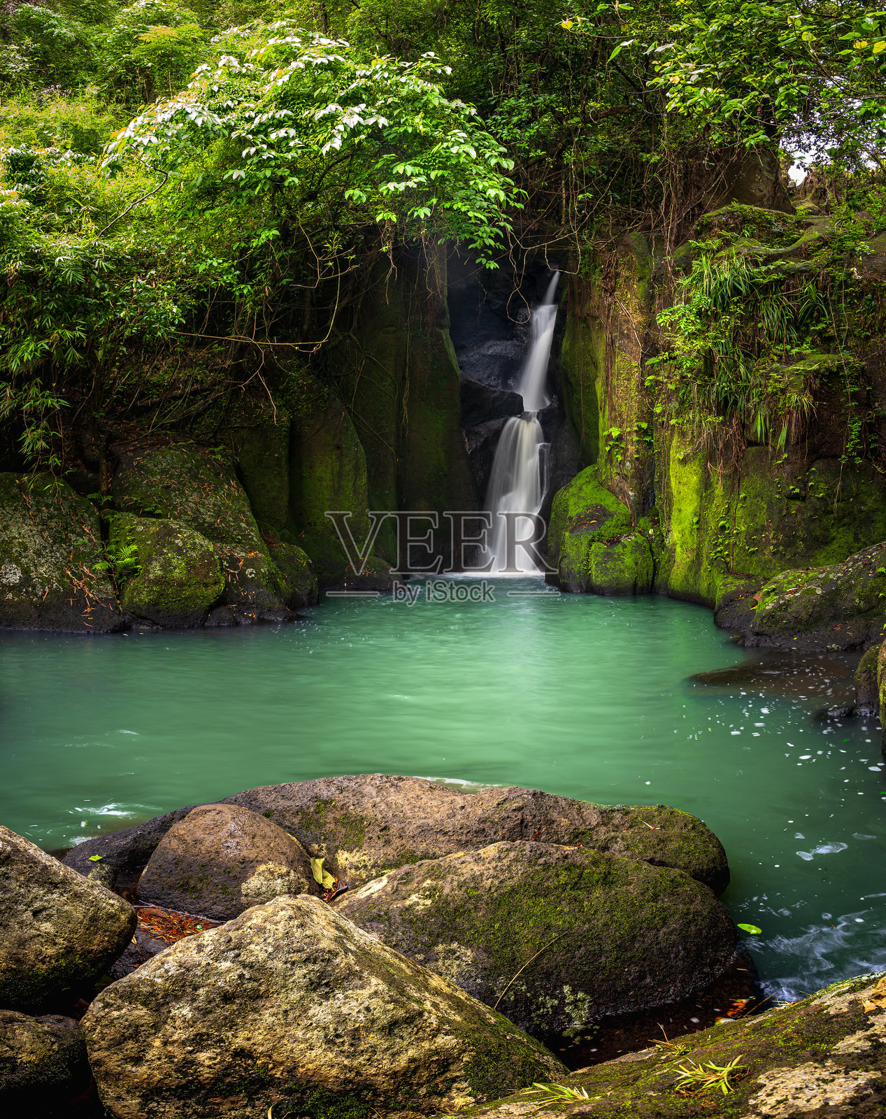 塔莱瀑布，圣萨尔瓦多，拉古纳，菲律宾照片摄影图片