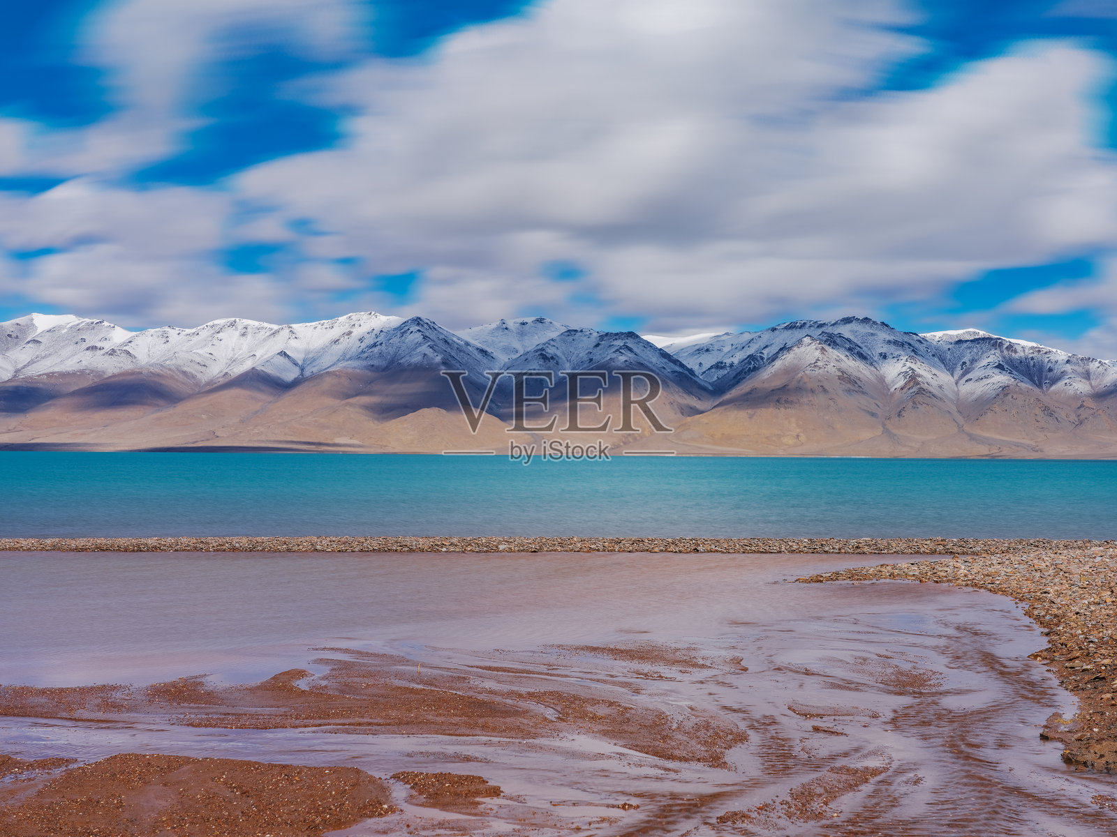 中国新疆的昆仑山和高原湖泊的美丽风景照片摄影图片