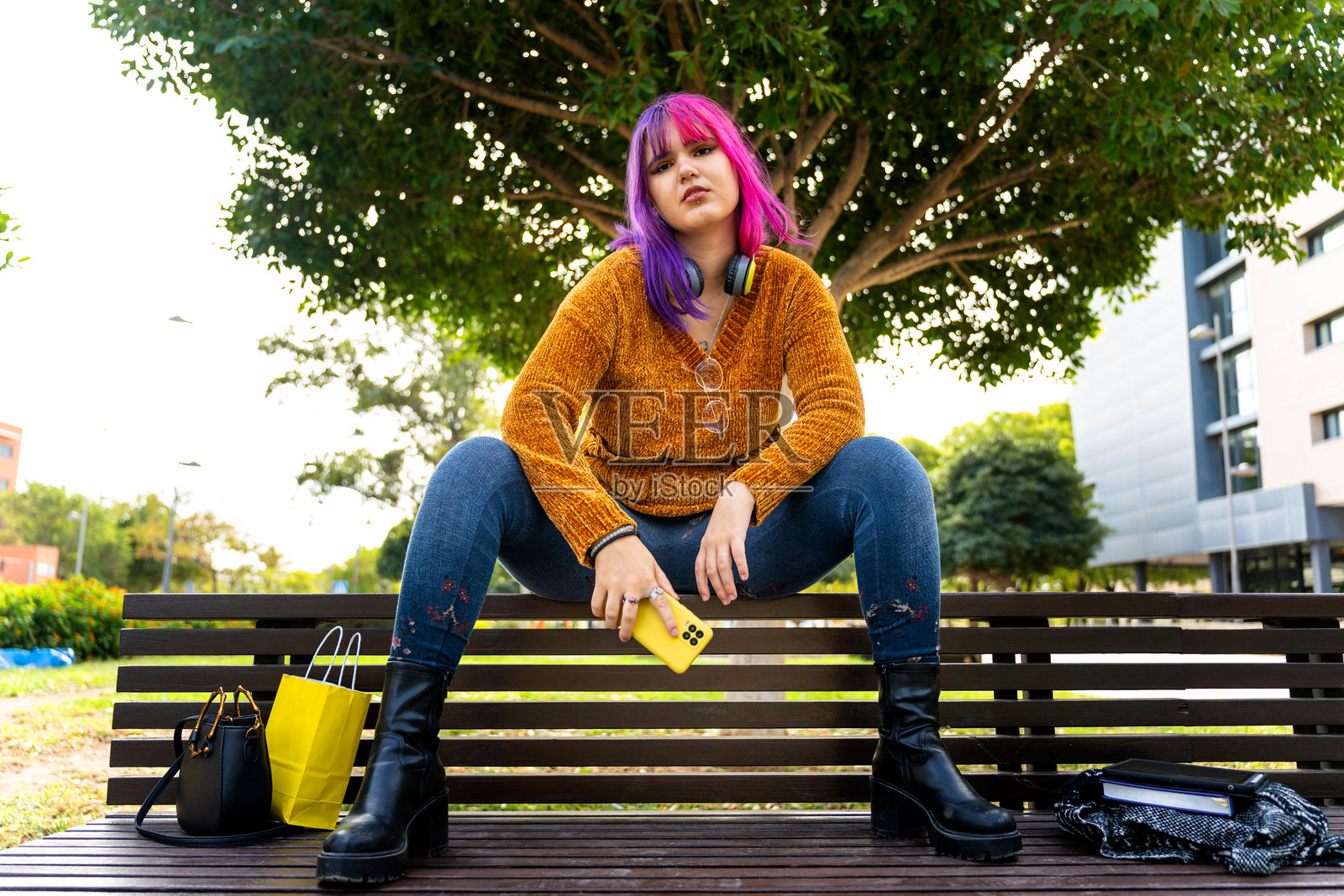 粉色头发的自闭症女孩照片摄影图片