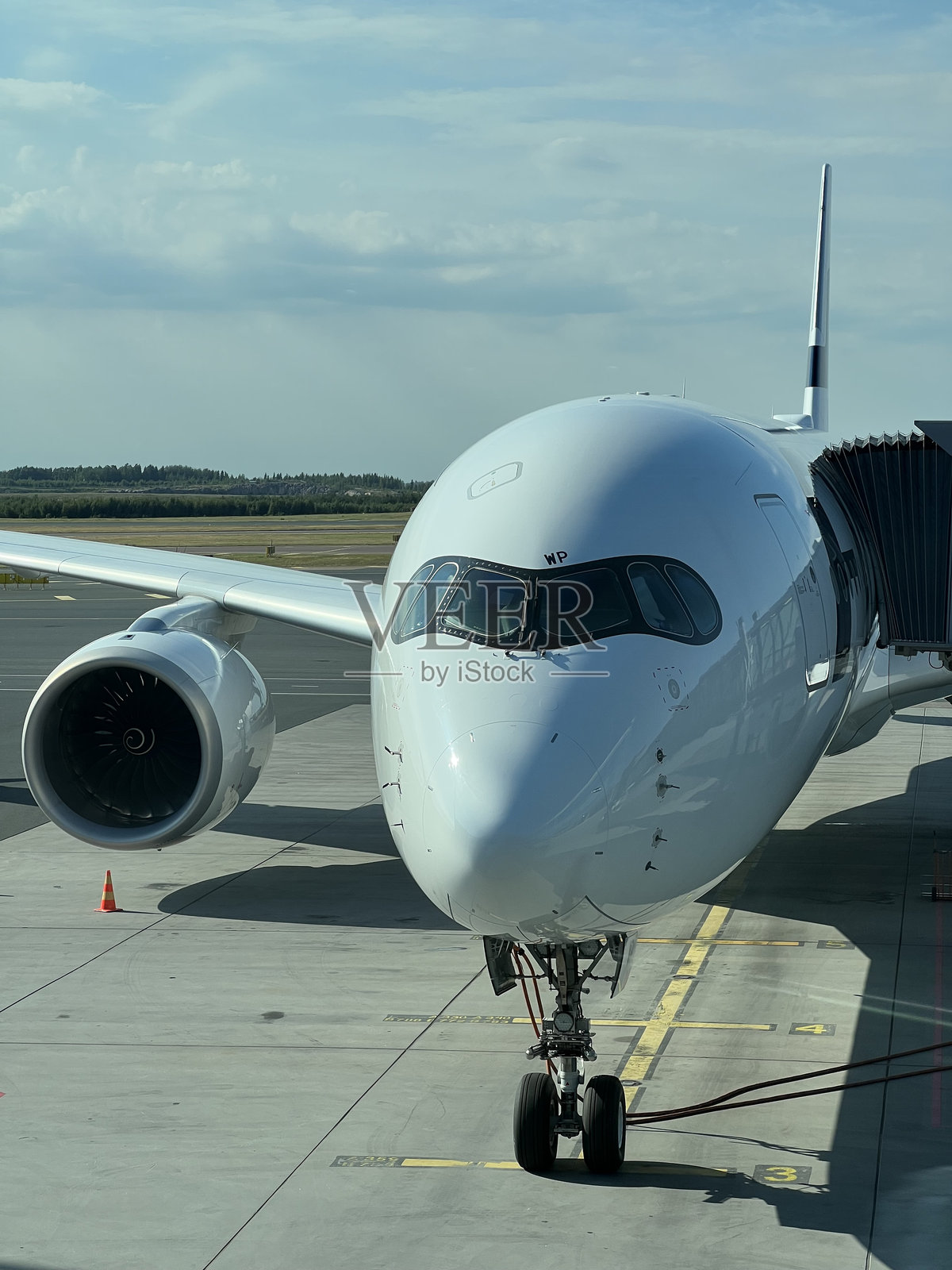 芬兰赫尔辛基万塔机场的芬兰航空飞机登机照片摄影图片