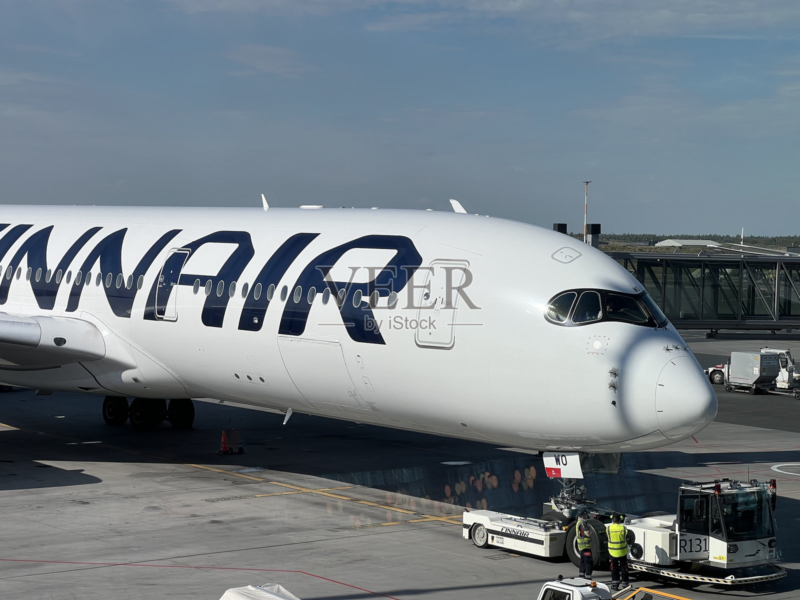 芬兰赫尔辛基万塔机场的芬兰航空飞机登机照片摄影图片