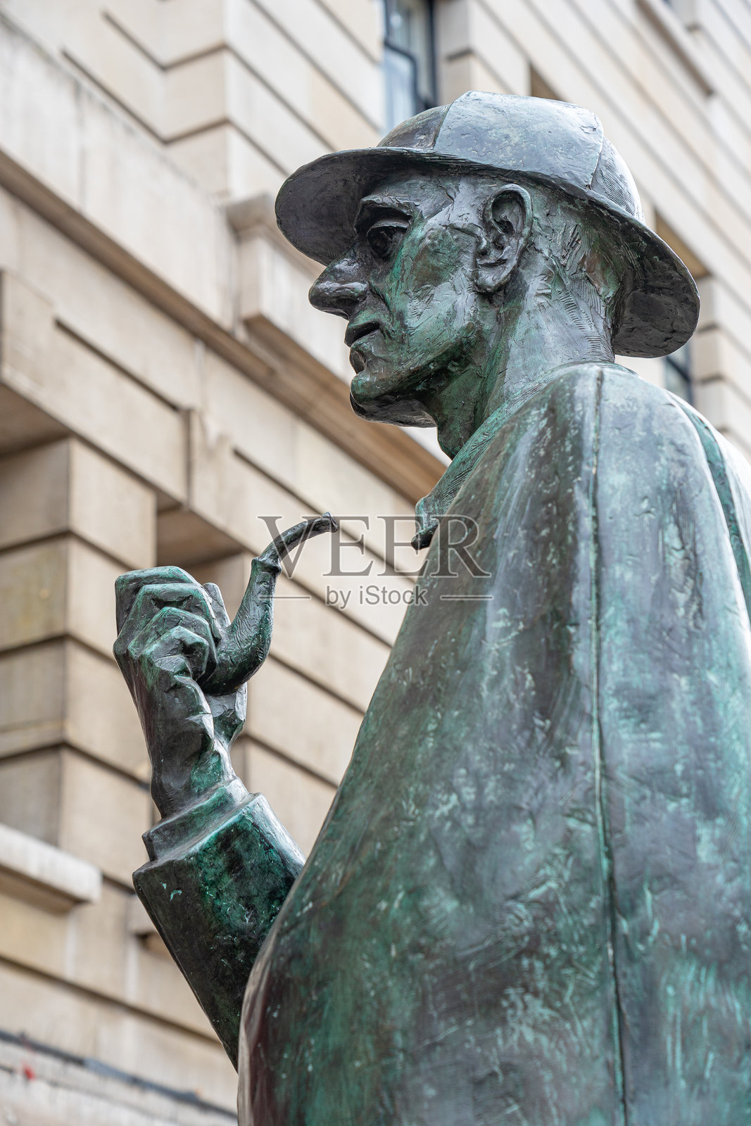 纪念著名侦探福尔摩斯的雕像位于照片摄影图片