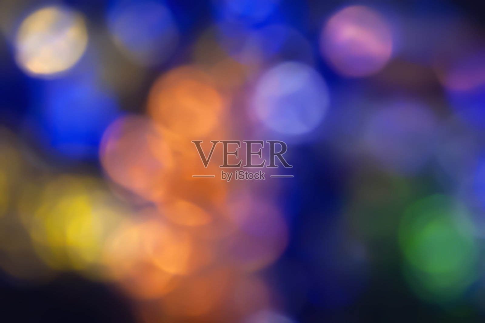 失焦的霓虹光辉。光线高亮的叠加效果。未来感的LED照明。抽象背景上的色彩模糊。照片摄影图片