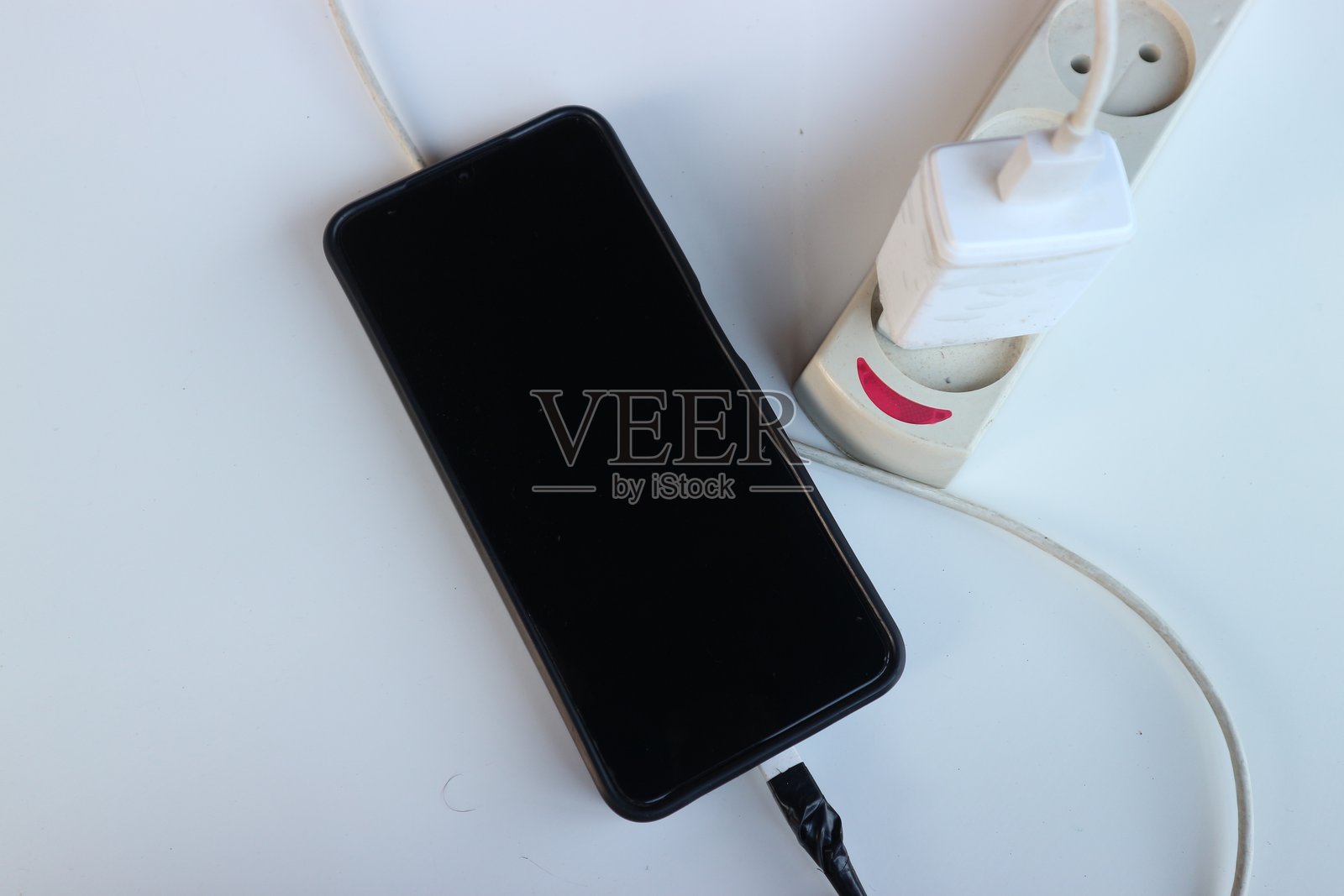 给手机充电照片摄影图片