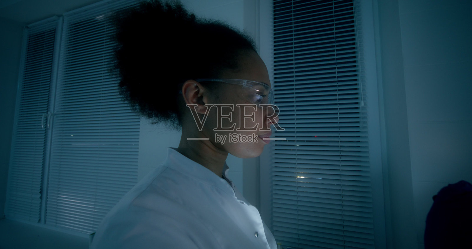 在实验室工作照片摄影图片