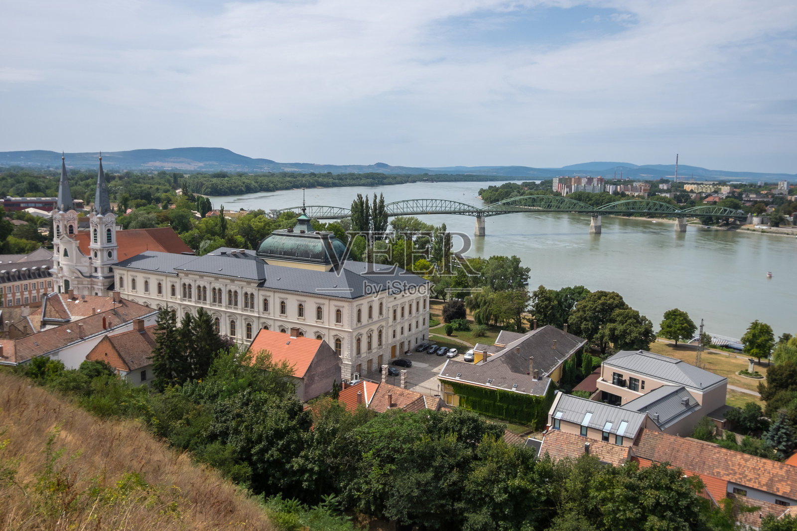 埃斯泰尔戈姆和多瑙河，匈牙利照片摄影图片