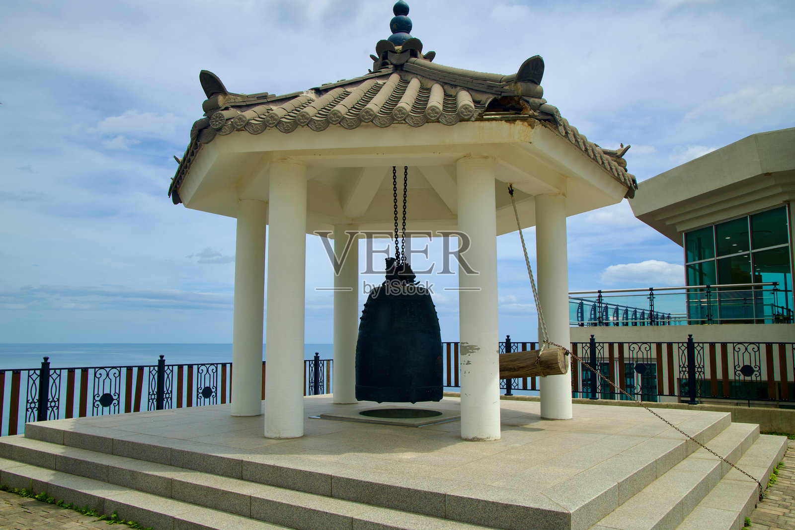 统一观景台的和平钟亭照片摄影图片