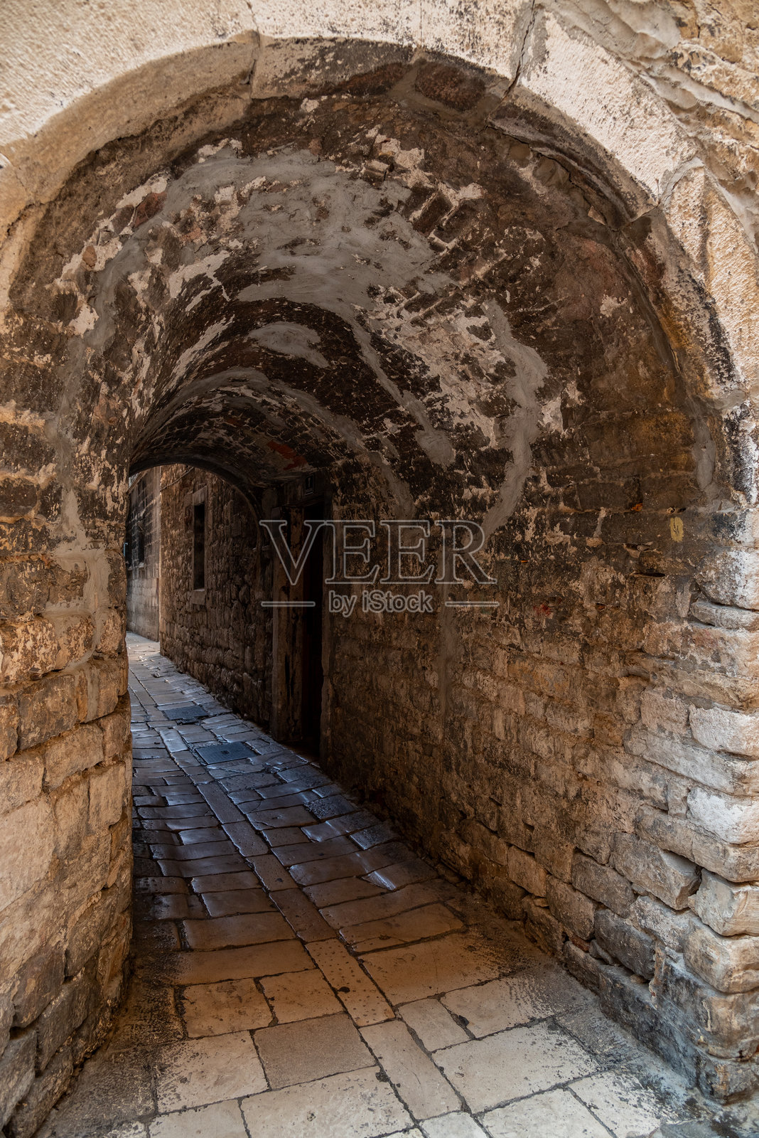 位于克罗地亚斯普利特的戴克里先宫殿的罗马历史建筑群遗迹，联合国教科文组织世界遗产照片摄影图片