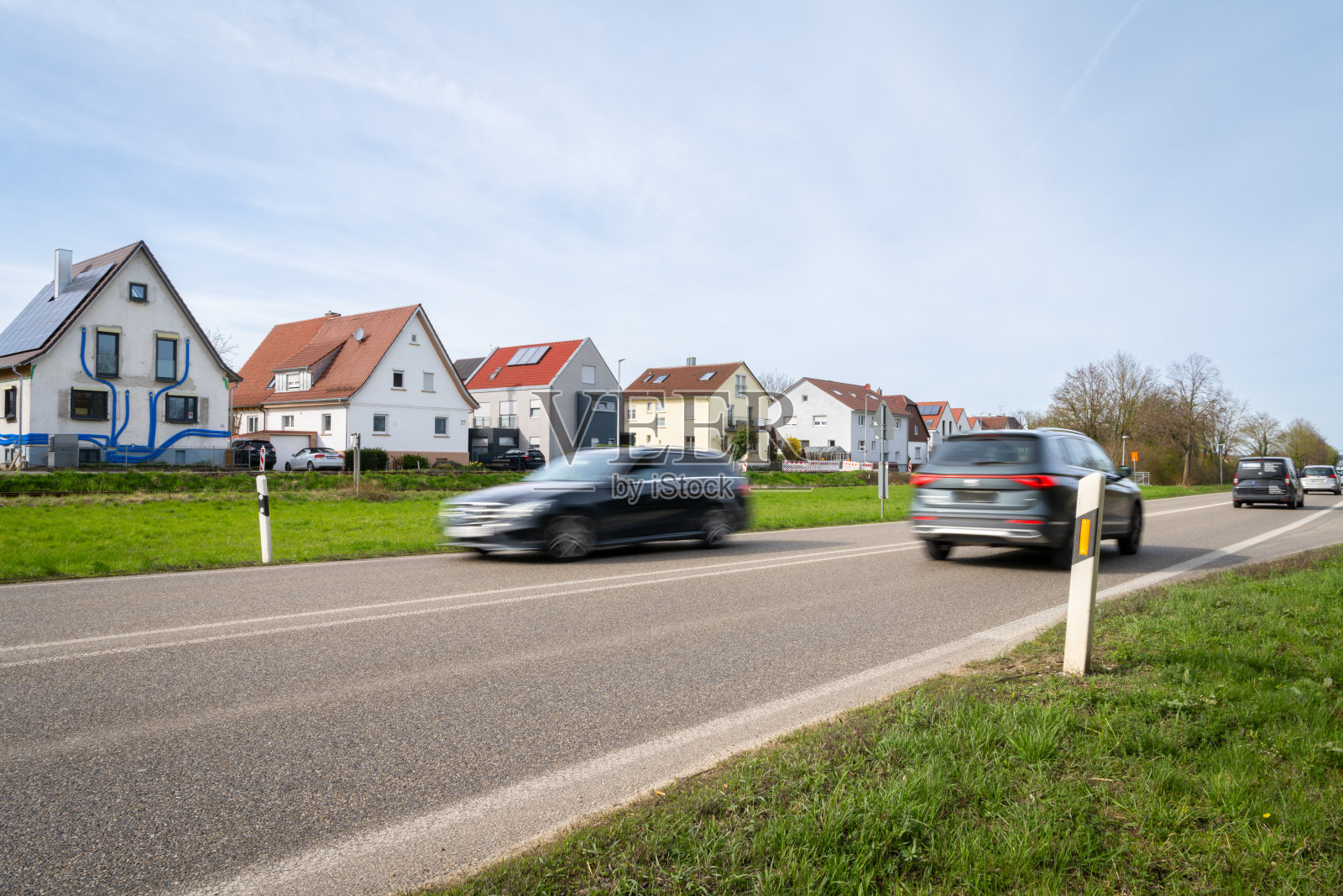 德国下午B297公路上的行驶车辆交通情况照片摄影图片