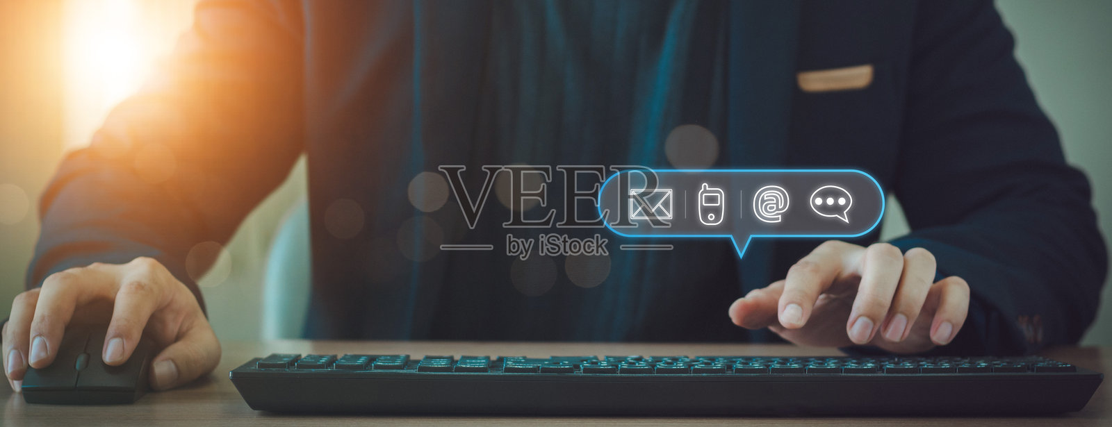 客户支持热线 联系我们 人员连接。商人使用电脑键盘，旁边有电子邮件、电话、地址和聊天信息图标。照片摄影图片