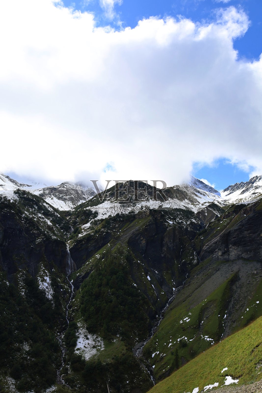瑞士圣加仑韦斯塔嫩村的巴托尼瀑布全景图照片摄影图片