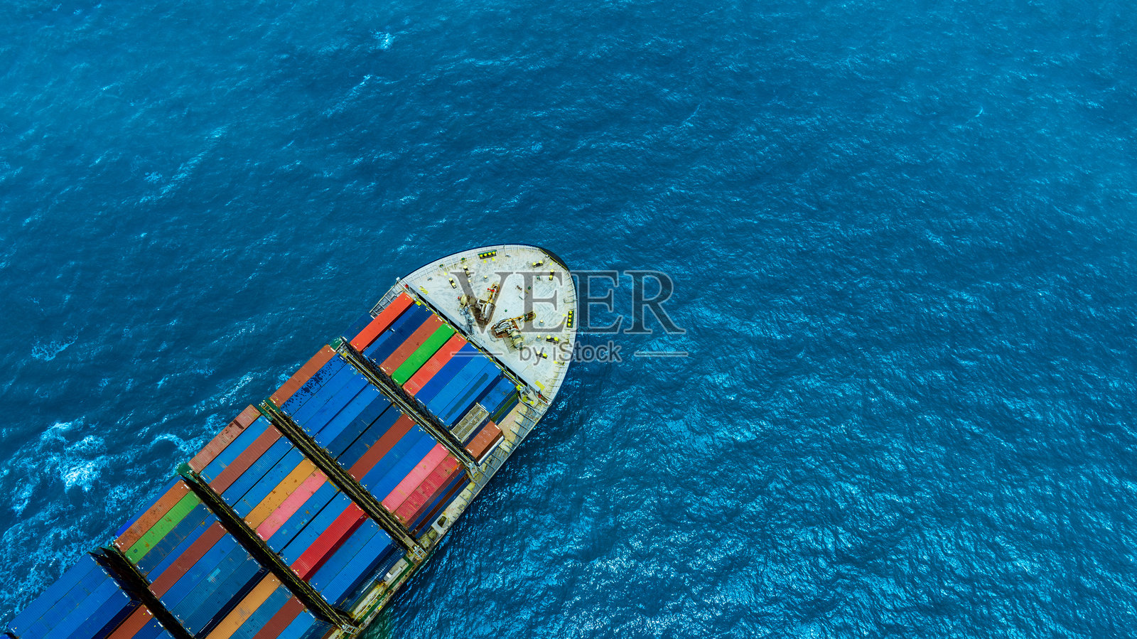 货运运输系统的货船集装箱鸟瞰图。国际运输进出口业务，物流，运输行业概念。照片摄影图片
