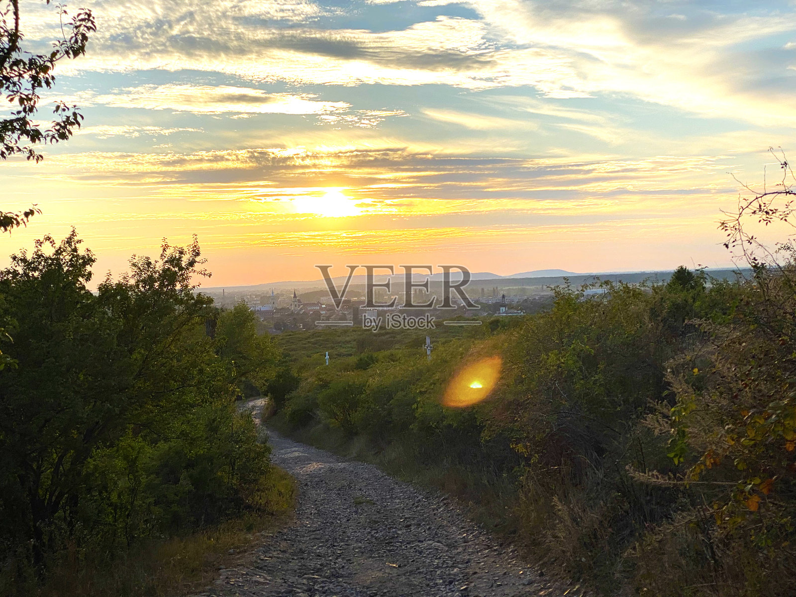 夏季山中的日落照片摄影图片