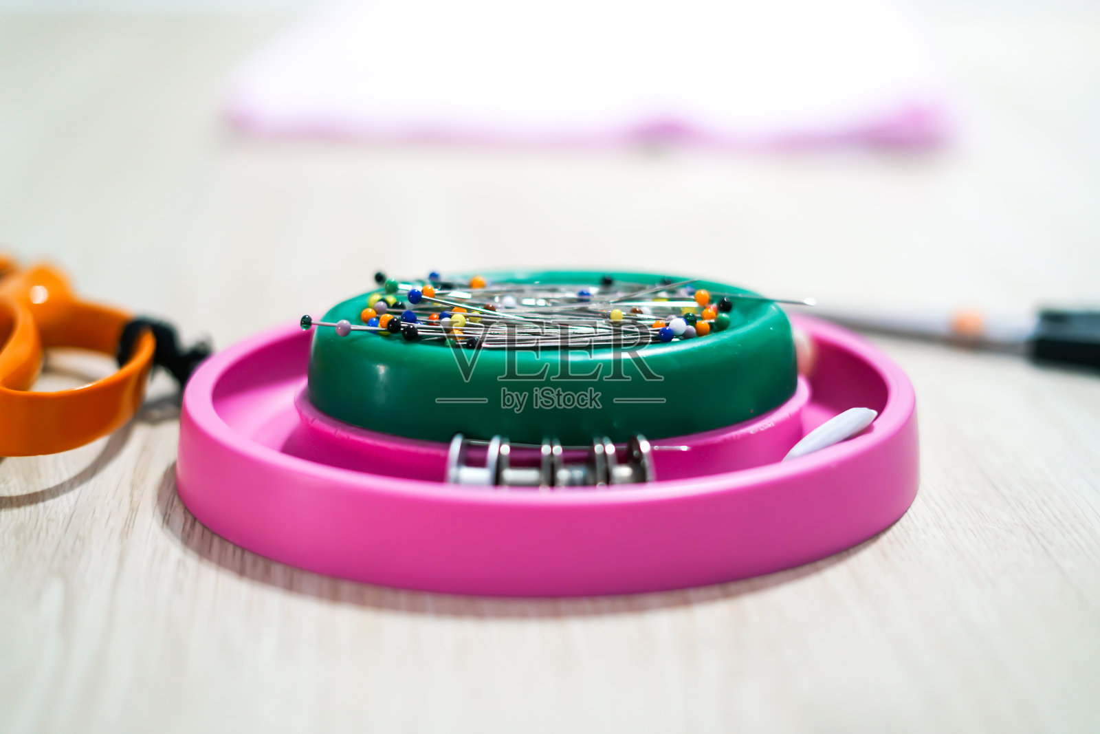 儿童缝纫工作坊。照片摄影图片