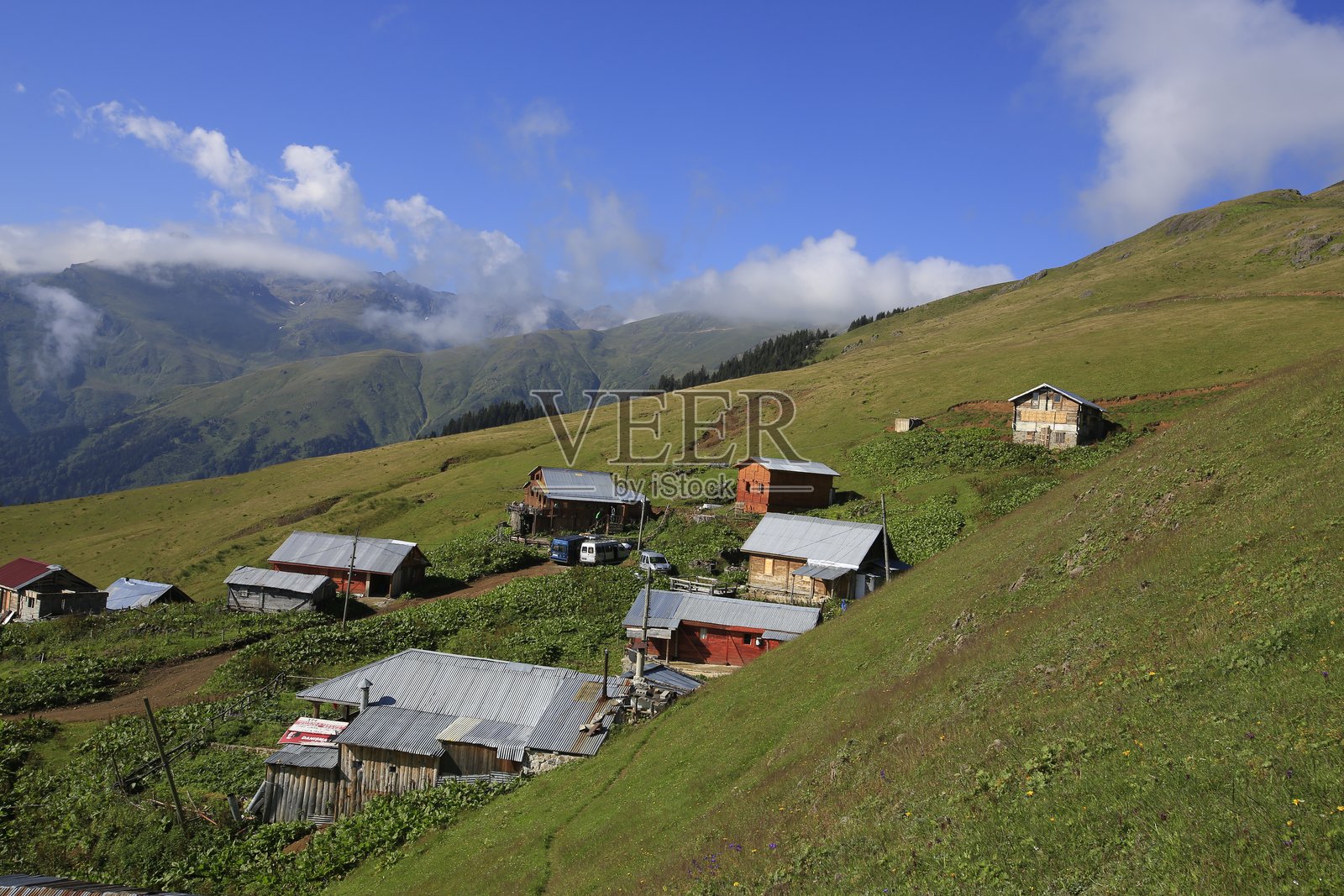 卡卡尔山国家公园和山湖照片摄影图片